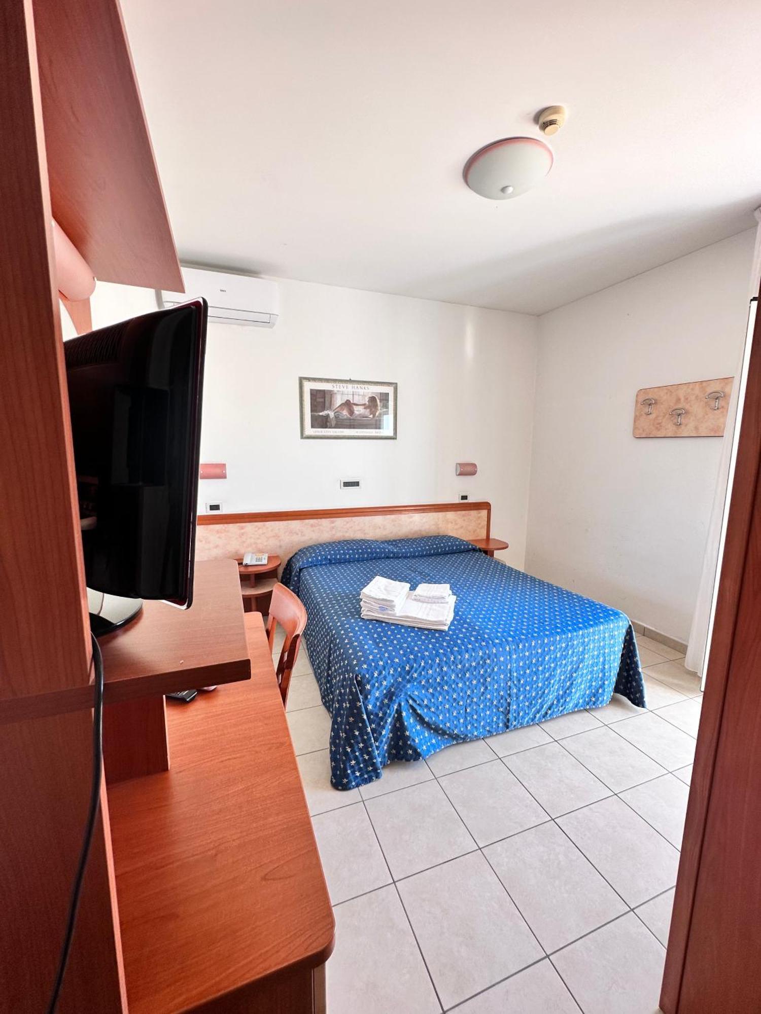 Hotel Holiday Martinsicuro Quarto foto