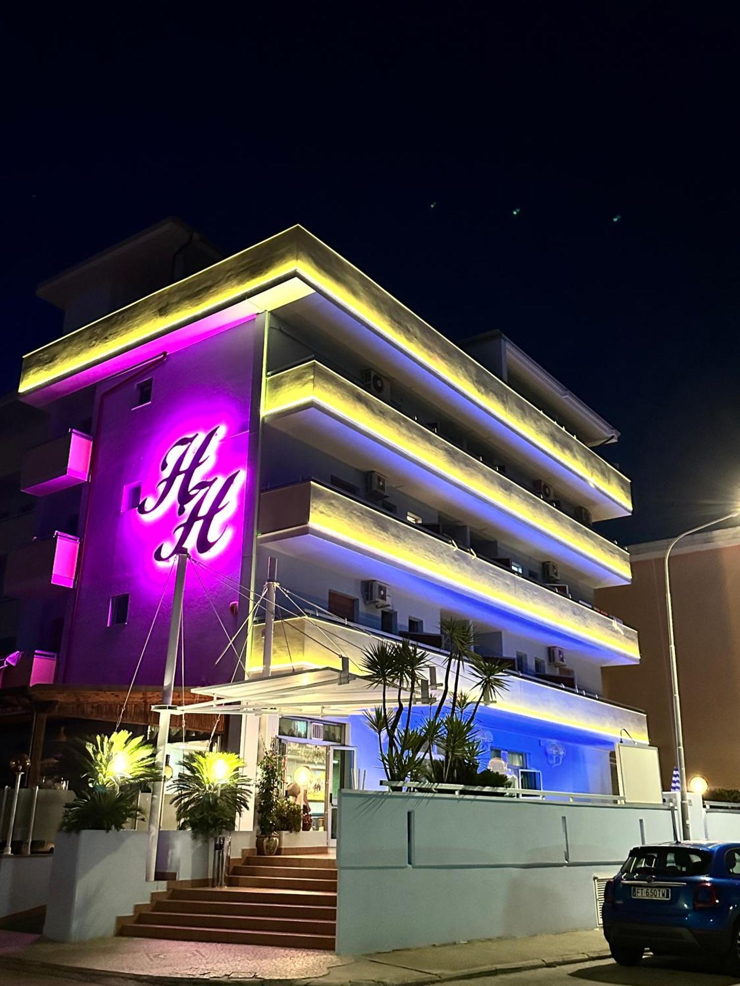 Hotel Holiday Martinsicuro Exterior foto