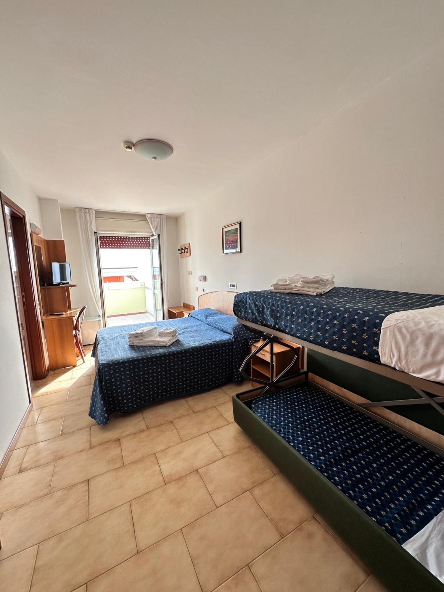 Hotel Holiday Martinsicuro Quarto foto